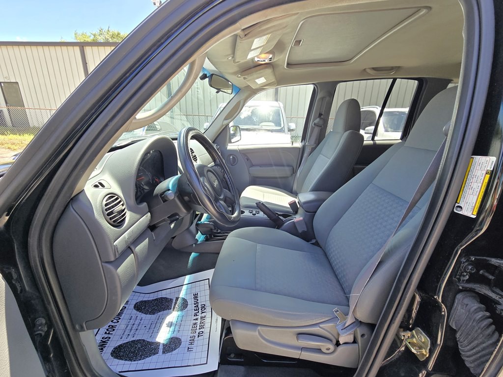 2006 Jeep Liberty Image 8