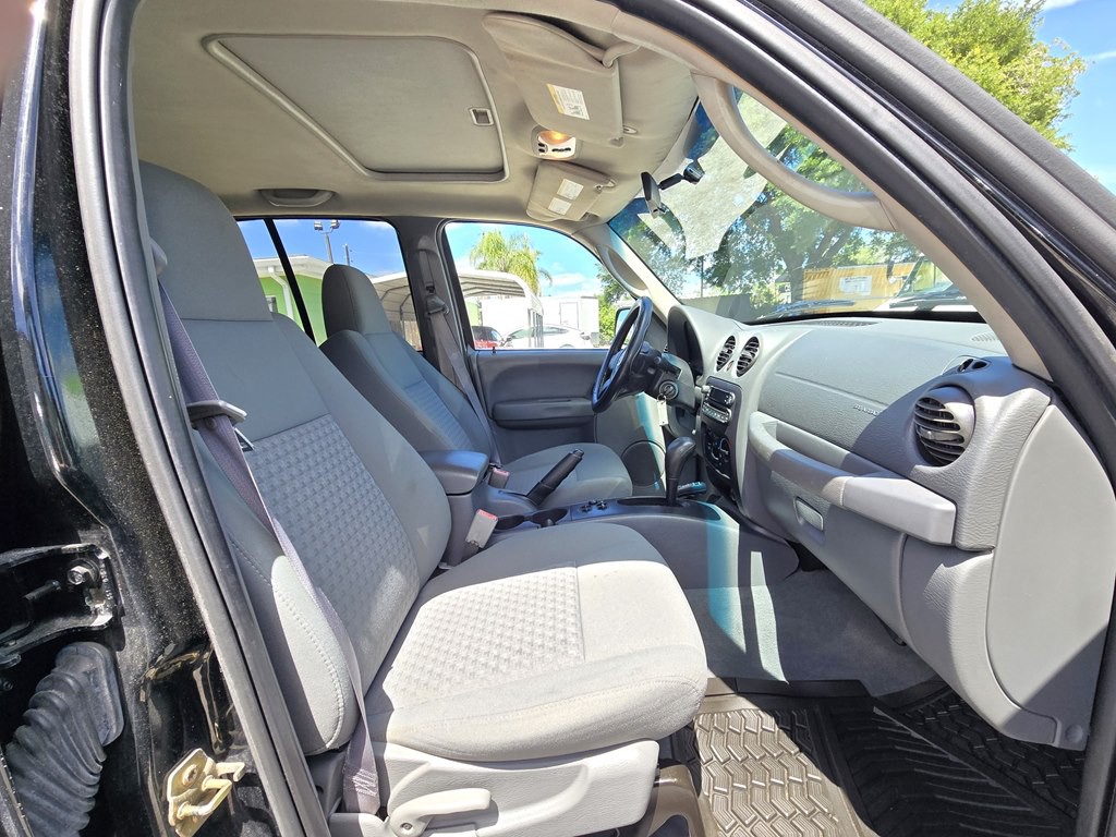 2006 Jeep Liberty Image 9
