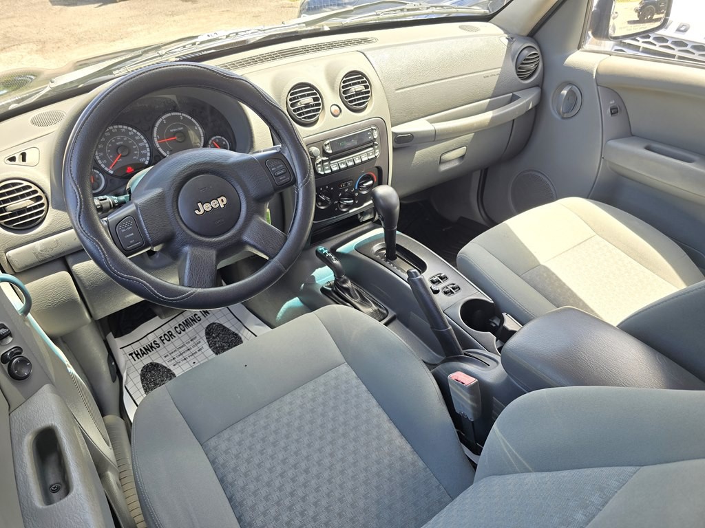 2006 Jeep Liberty Image 10