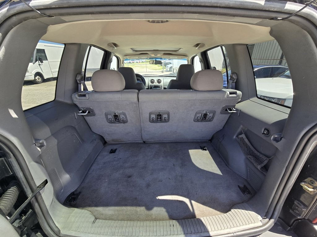 2006 Jeep Liberty Image 21