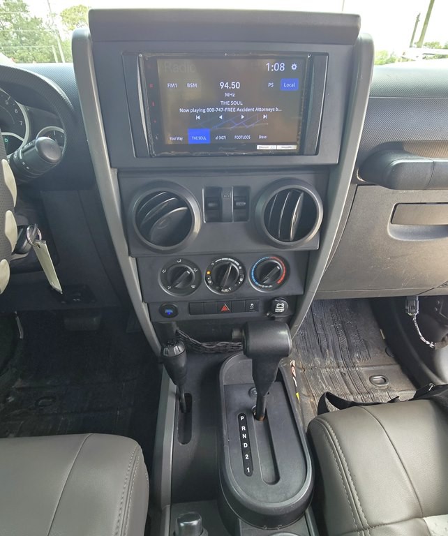 2010 Jeep Wrangler Image 14
