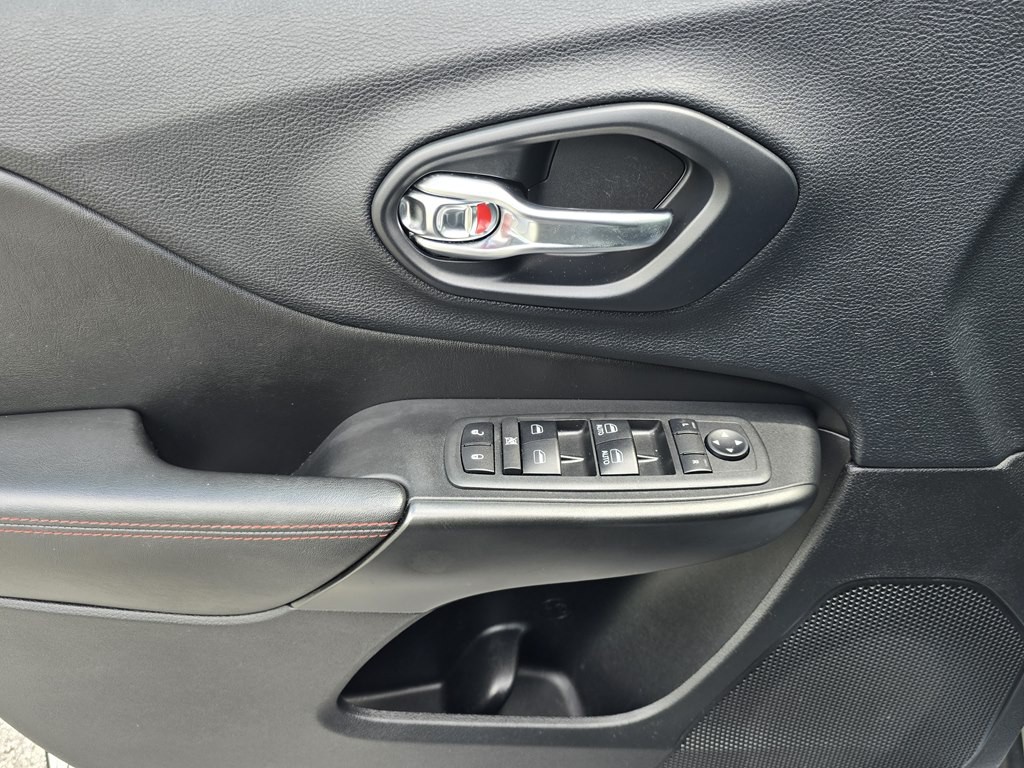 2019 Jeep Cherokee Image 12
