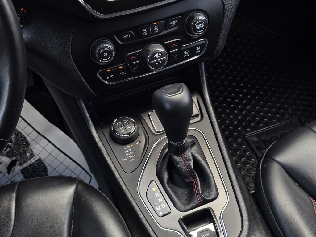 2019 Jeep Cherokee Image 16