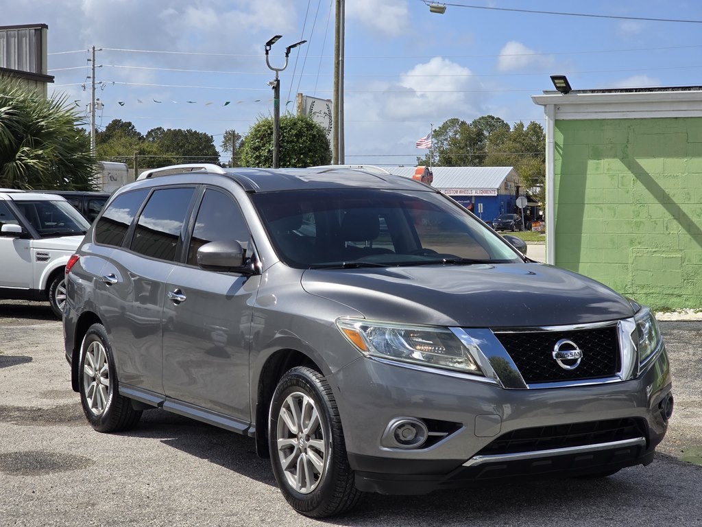 2015 Nissan Pathfinder Image 2