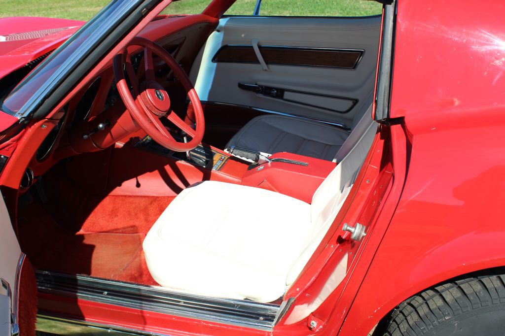 1976 Chevrolet Corvette Image 2