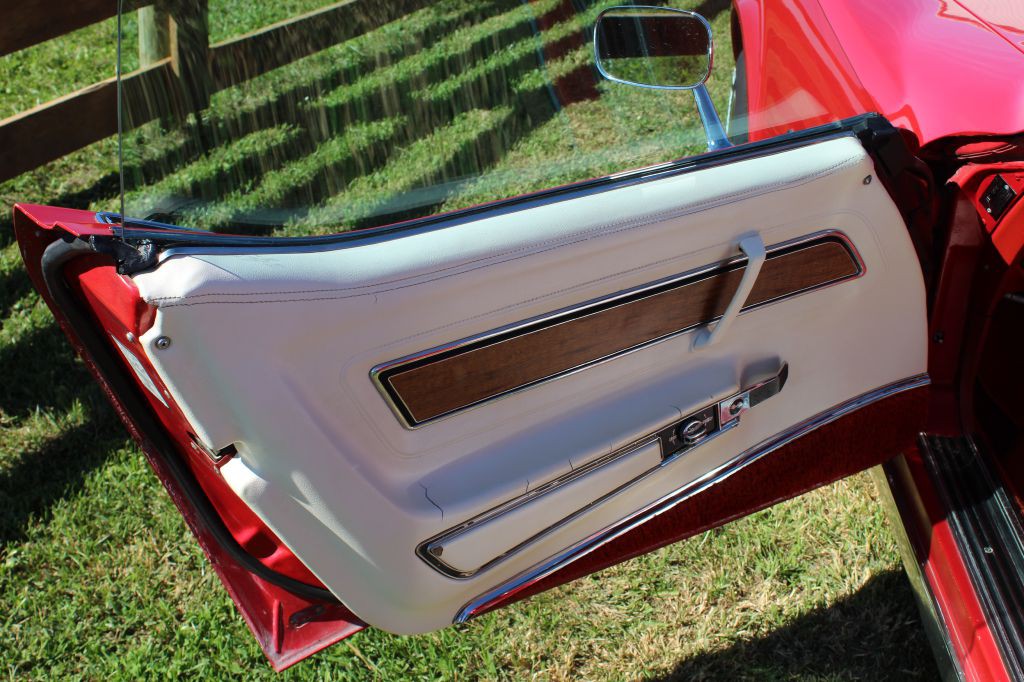 1976 Chevrolet Corvette Image 3