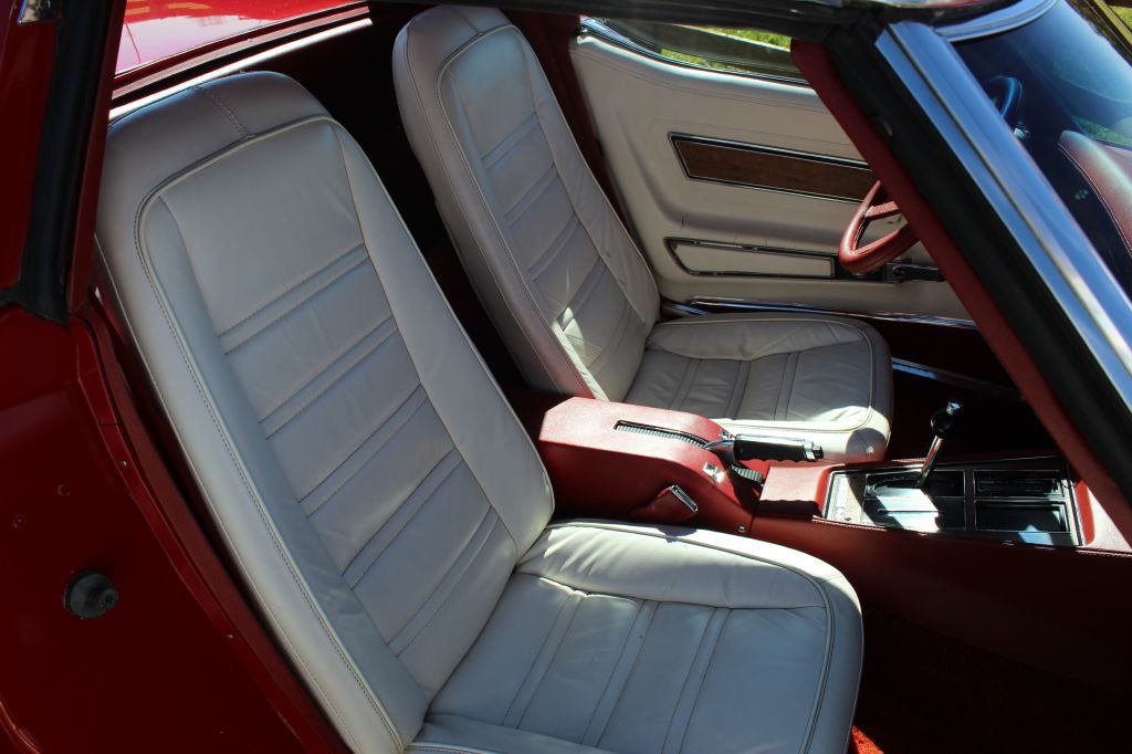 1976 Chevrolet Corvette Image 11