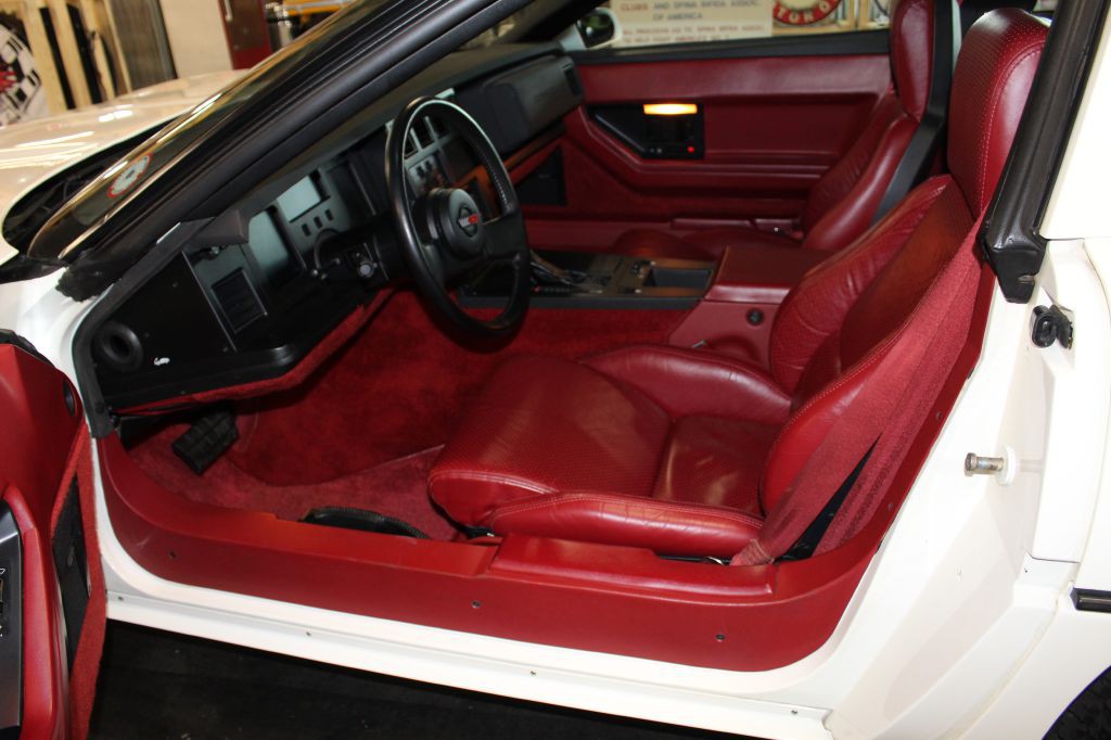 1984 Chevrolet Corvette Image 4