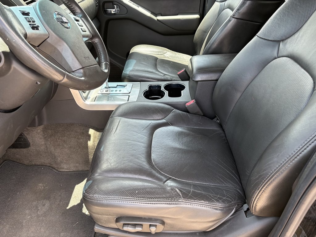 2011 Nissan Pathfinder Image 2
