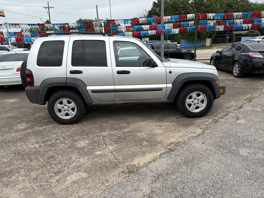 2007 Jeep Liberty Image 1