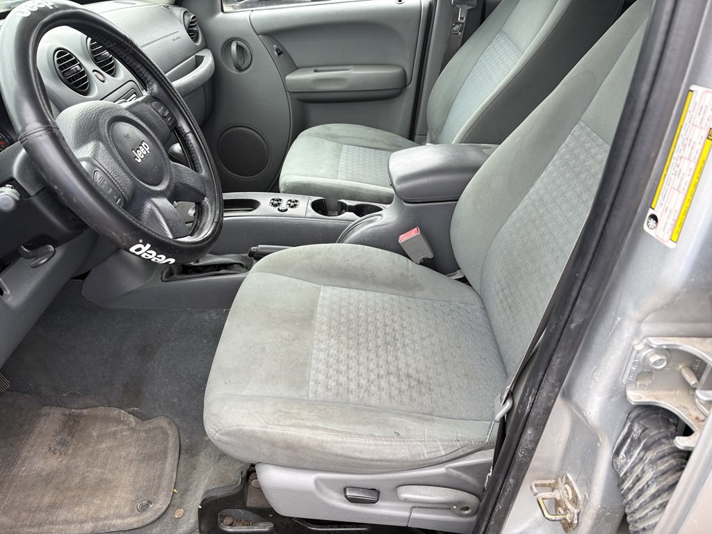2007 Jeep Liberty Image 3
