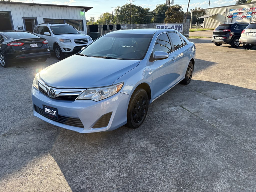 2012 Toyota Camry Image 2