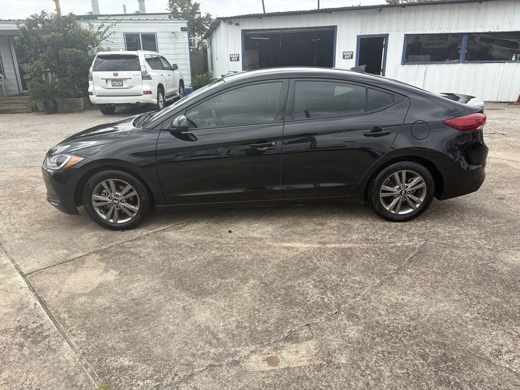 2018 Hyundai Elantra Image 2