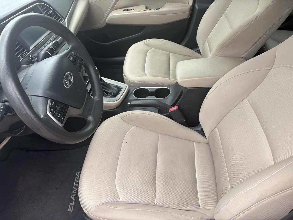 2018 Hyundai Elantra Image 3