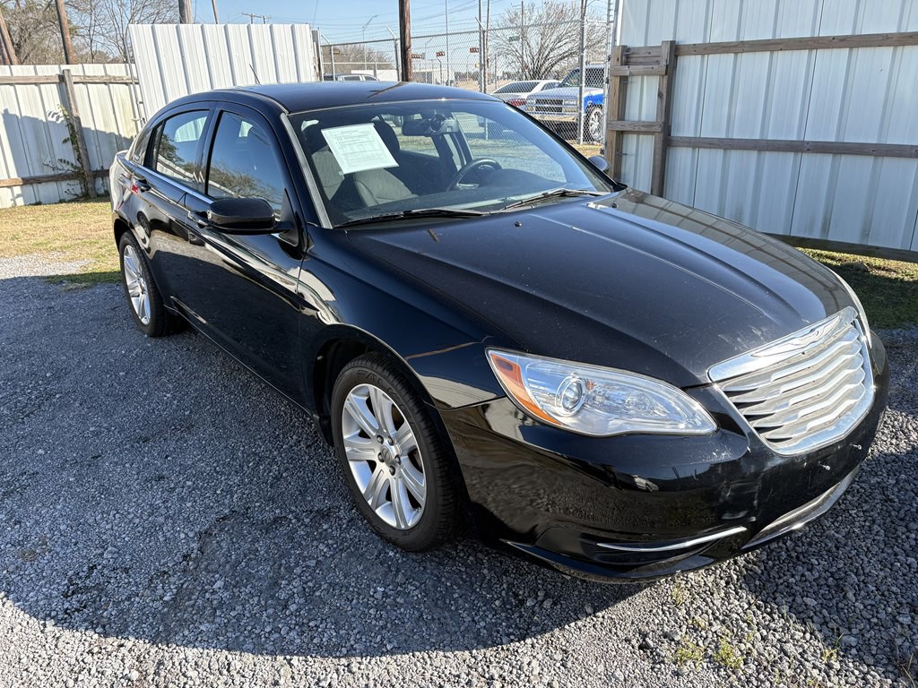 2012 Chrysler 200 Image 2