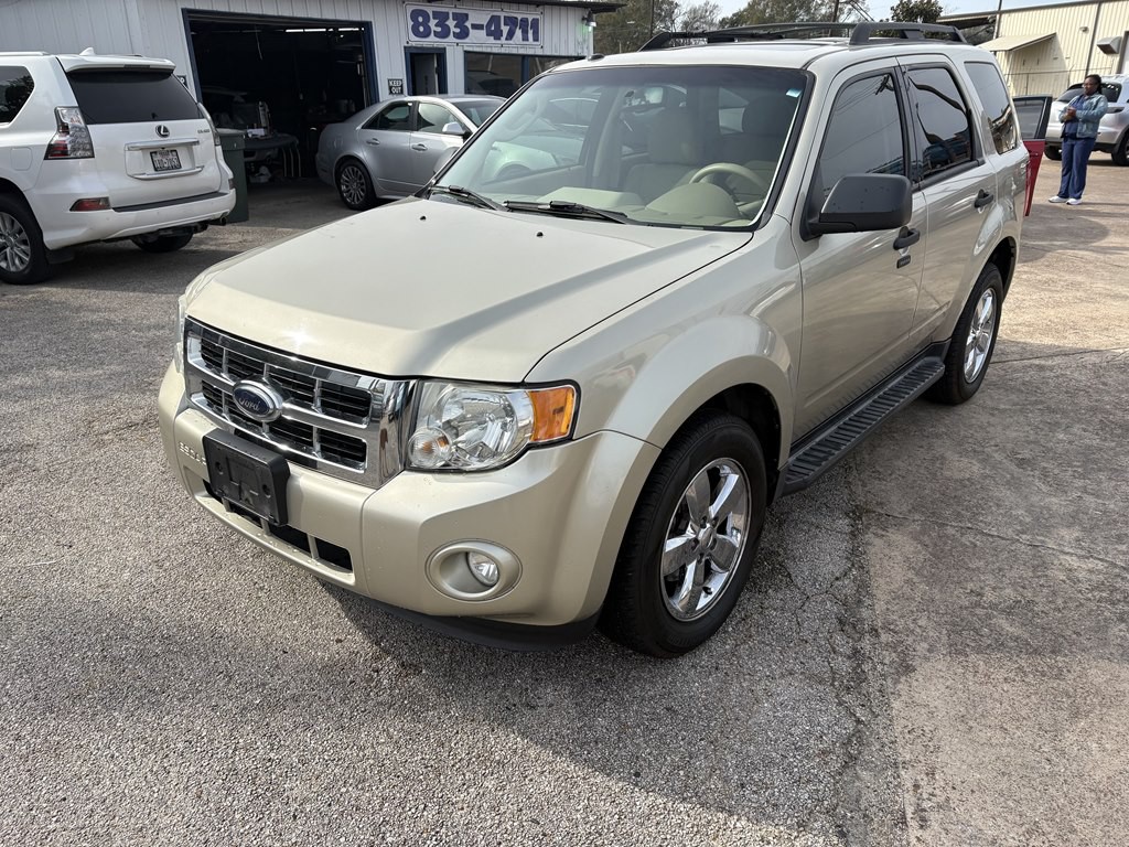 2010 Ford Escape Image 1