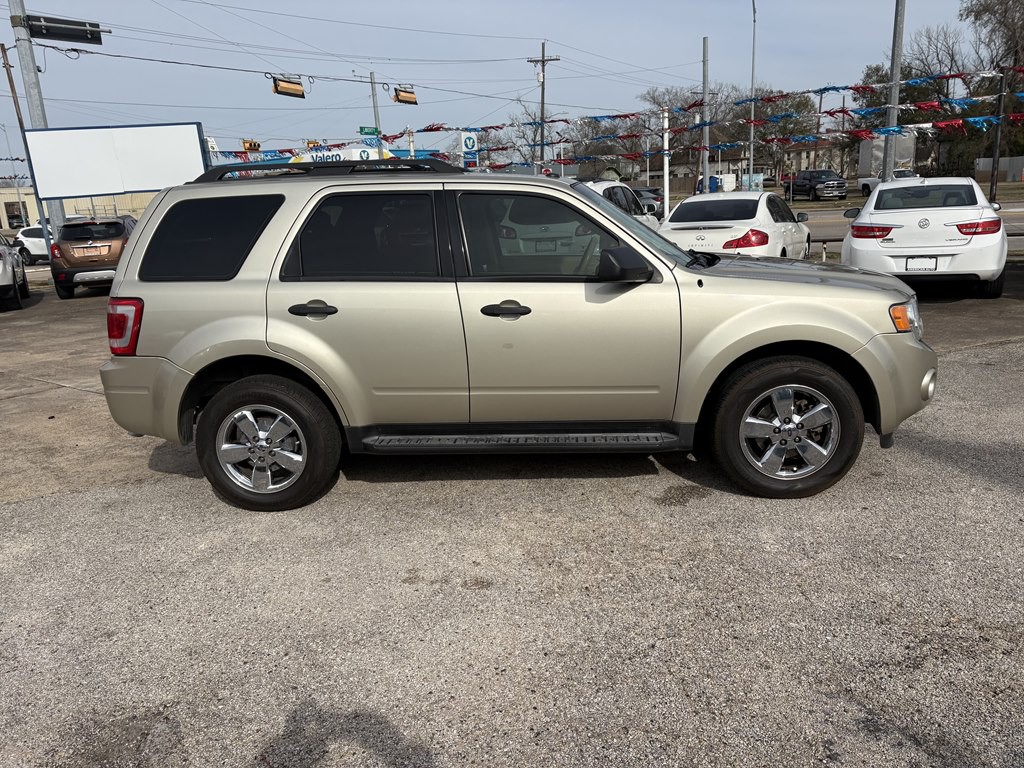 2010 Ford Escape Image 2