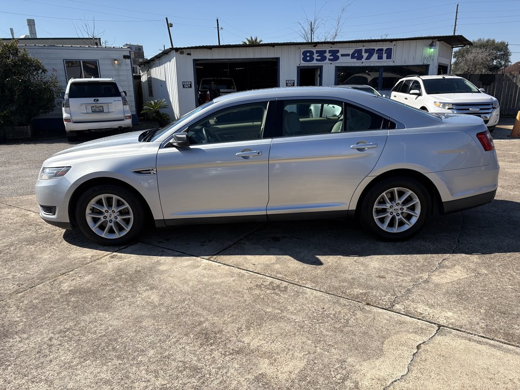 2015 Ford Taurus Image 1