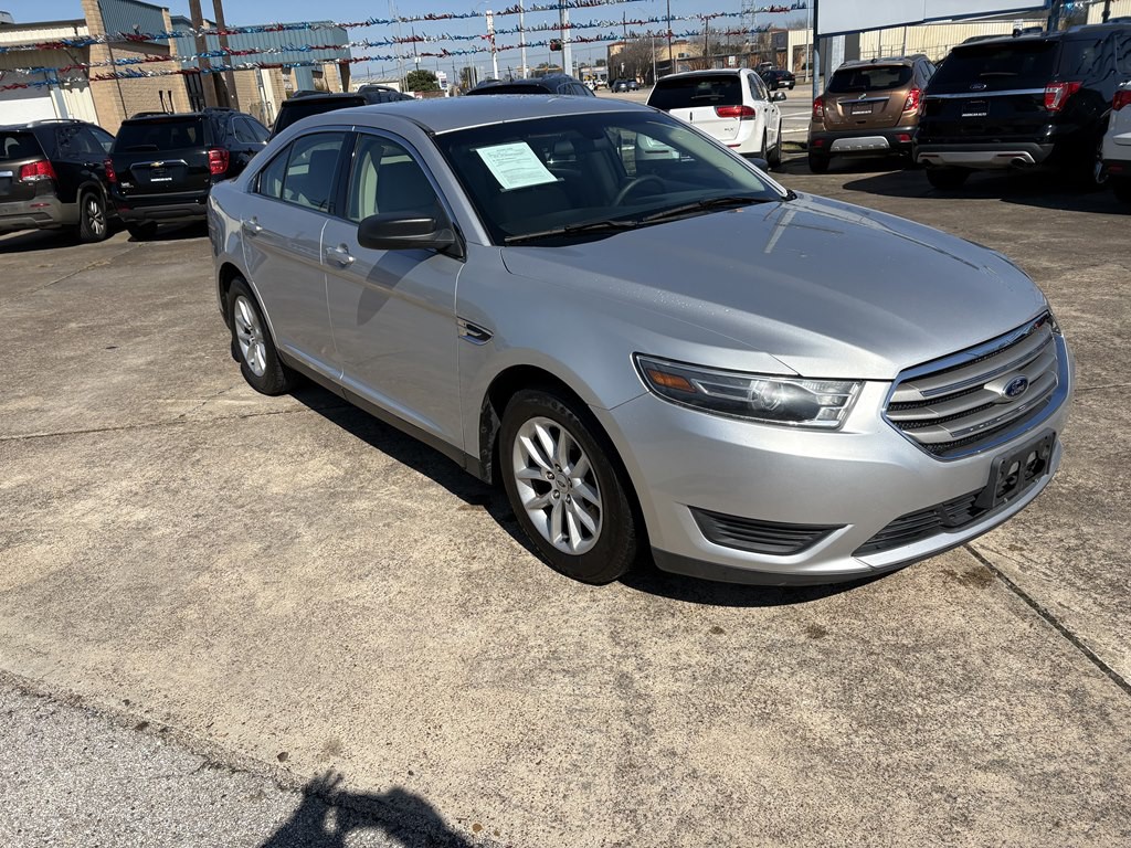2015 Ford Taurus Image 2