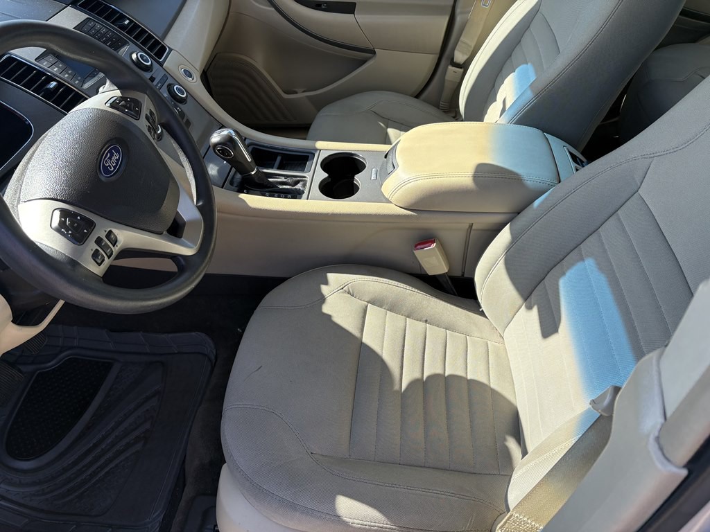 2015 Ford Taurus Image 3