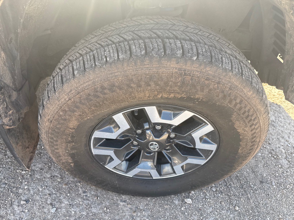 2019 Toyota Tacoma Image 9