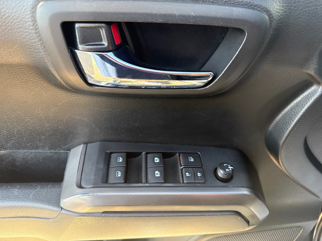 2019 Toyota Tacoma Image 17