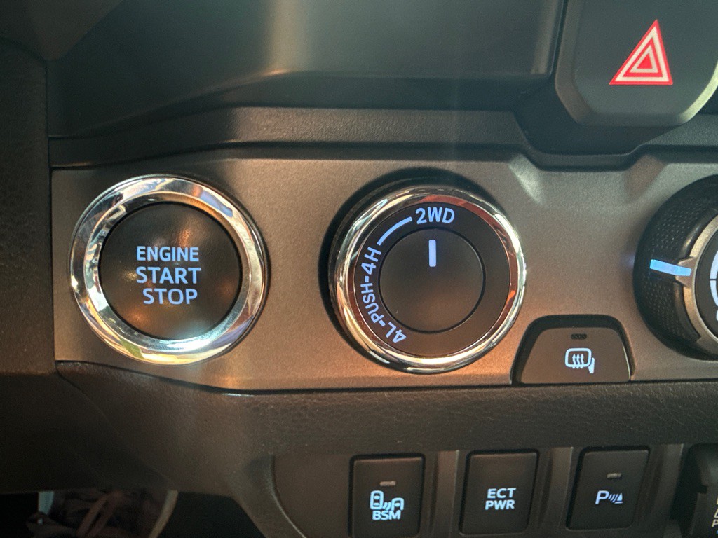 2019 Toyota Tacoma Image 25