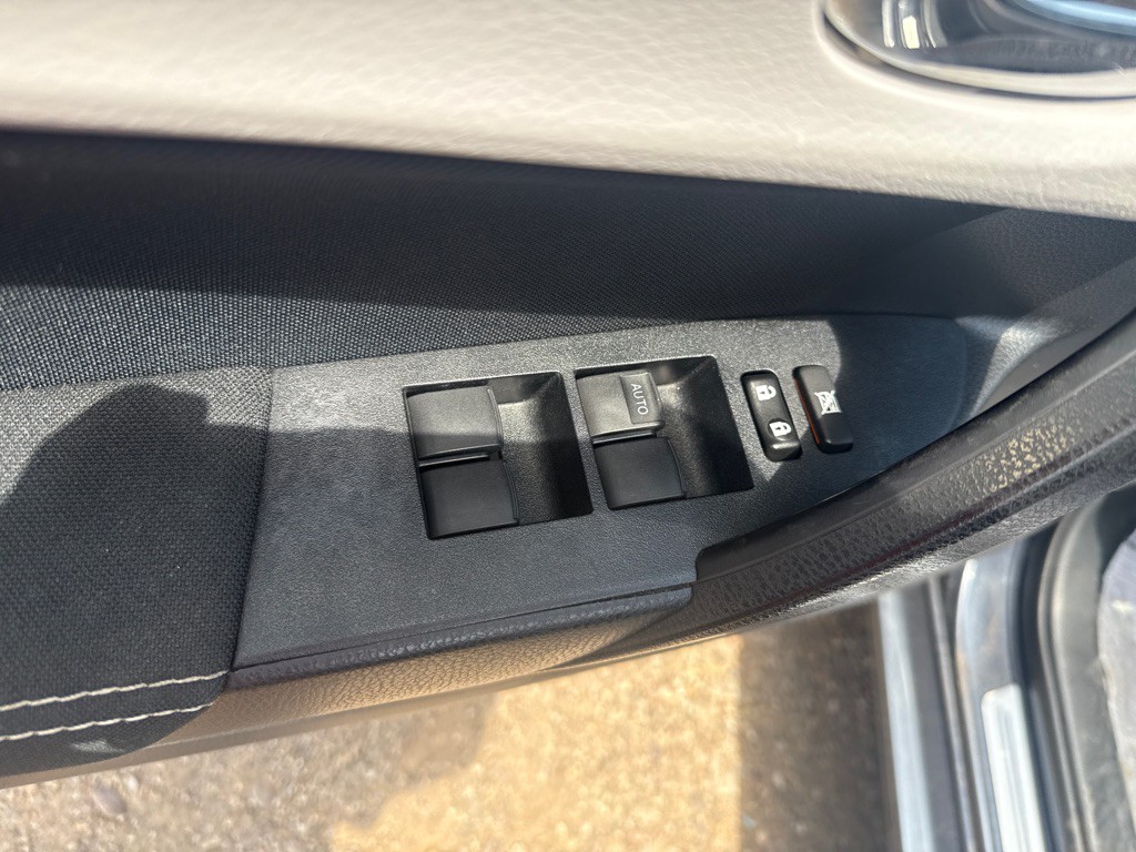 2016 Toyota Corolla Image 18