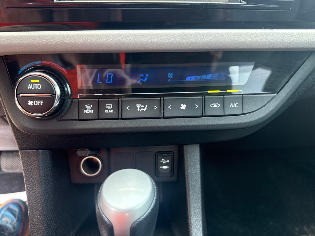 2016 Toyota Corolla Image 25