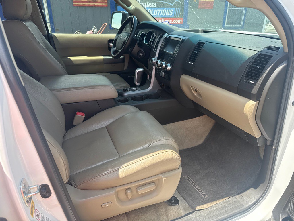 2011 Toyota Sequoia Image 8