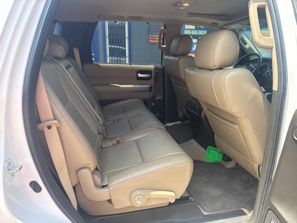 2011 Toyota Sequoia Image 11