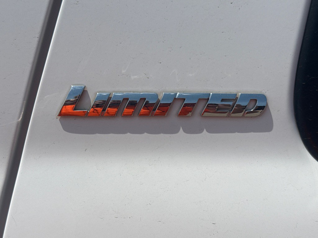 2011 Toyota Sequoia Image 17
