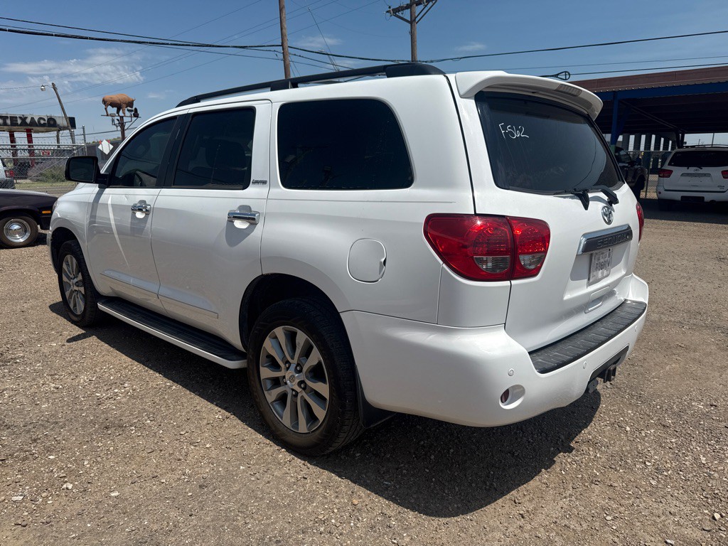 2011 Toyota Sequoia Image 18