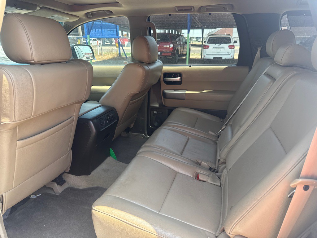 2011 Toyota Sequoia Image 20