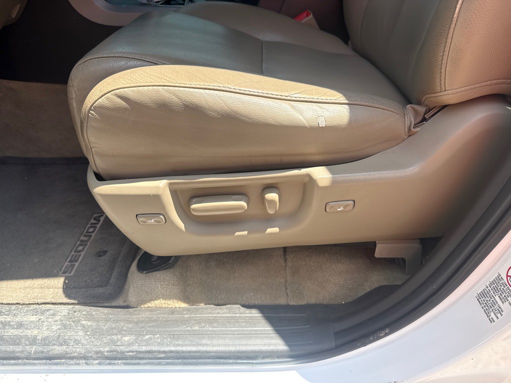 2011 Toyota Sequoia Image 22
