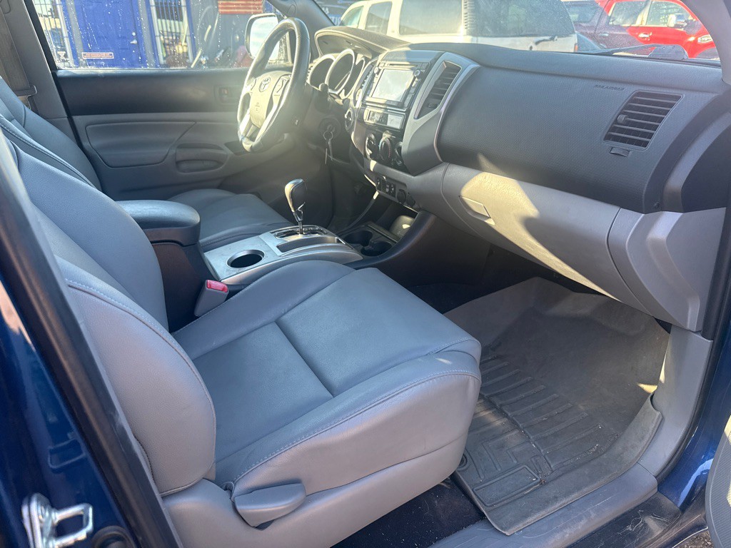 2014 Toyota Tacoma Image 9