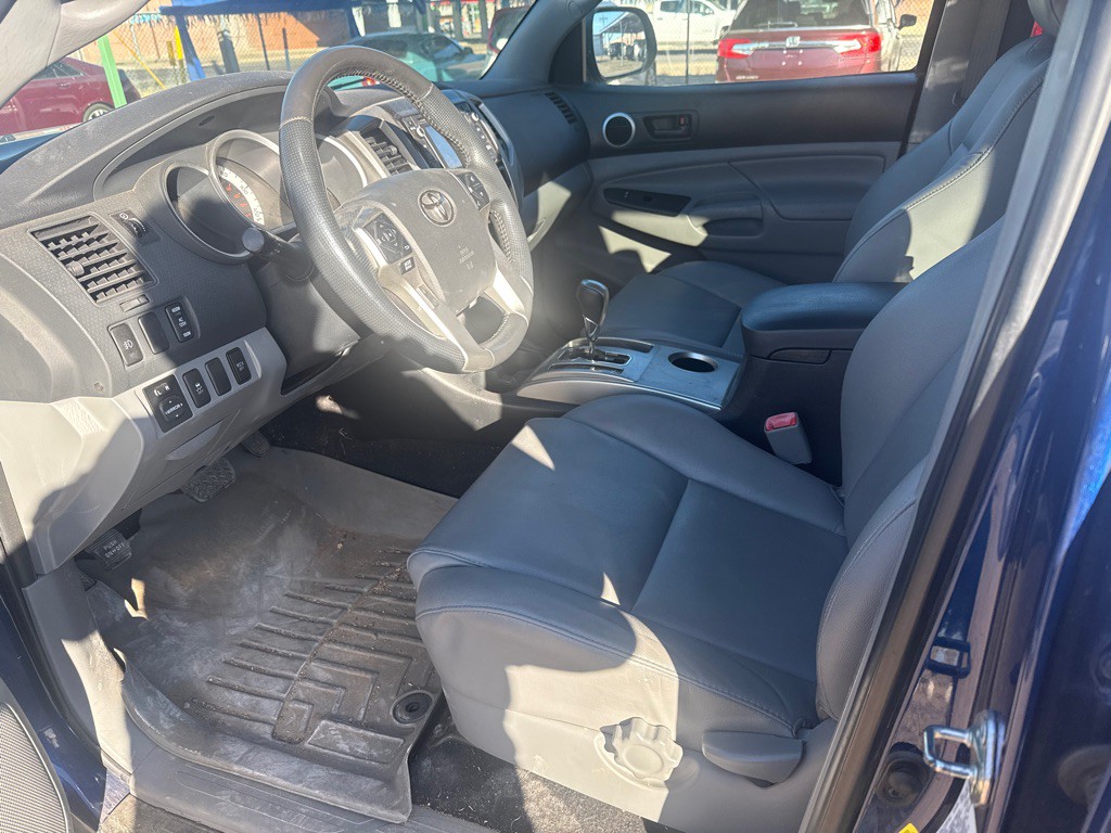 2014 Toyota Tacoma Image 17