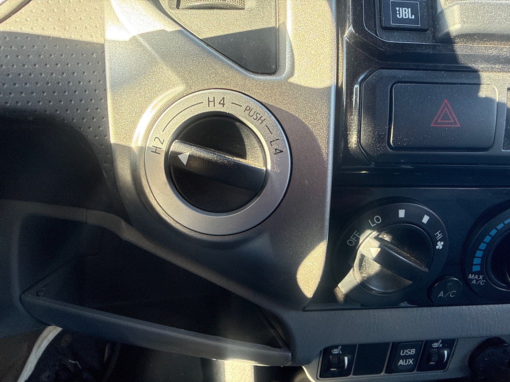 2014 Toyota Tacoma Image 24