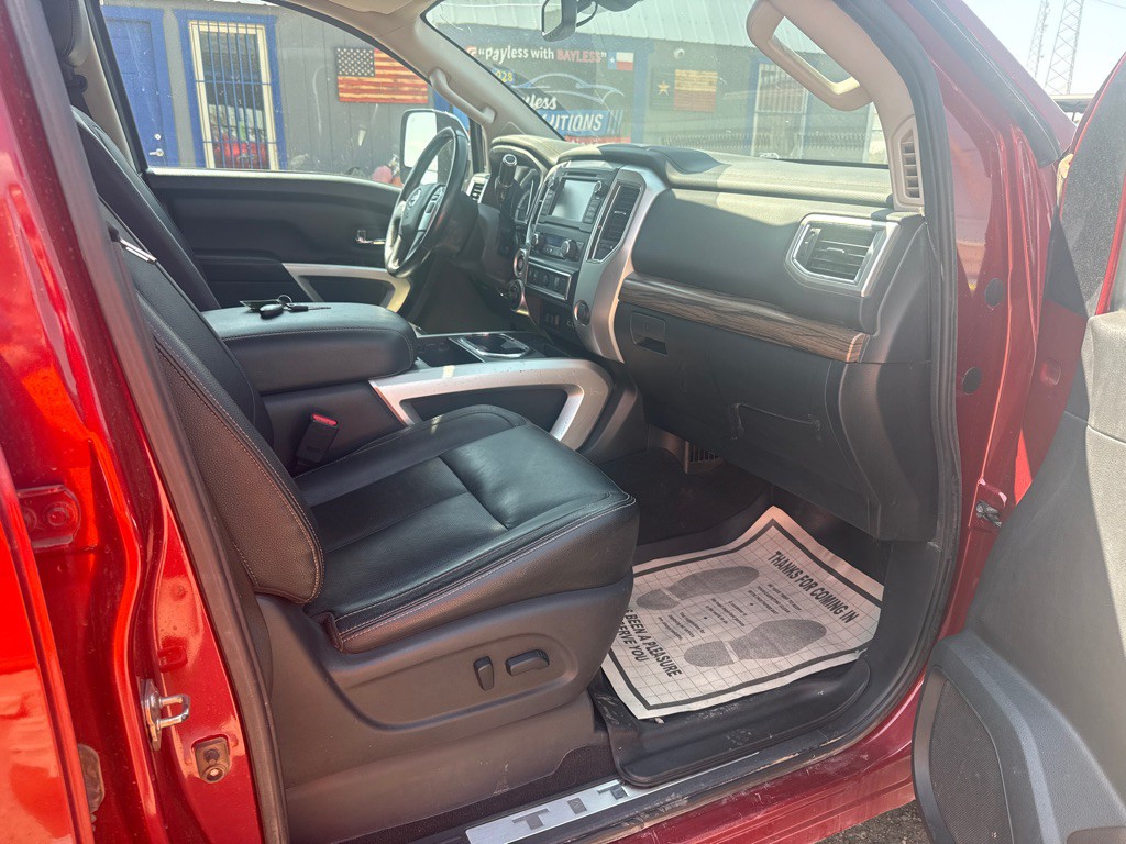 2019 Nissan Titan Image 9