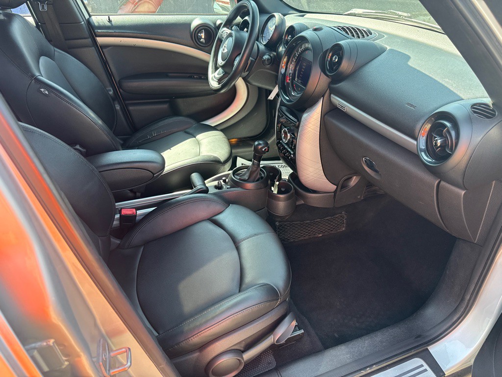 2016 MINI Cooper Image 7