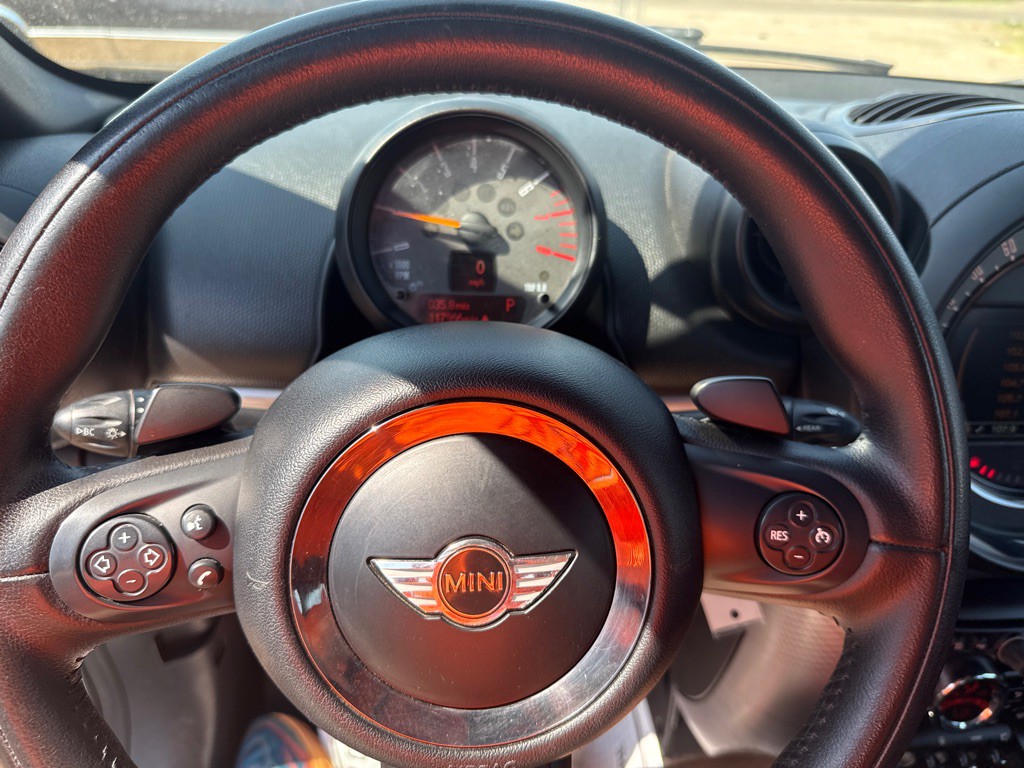 2016 MINI Cooper Image 16