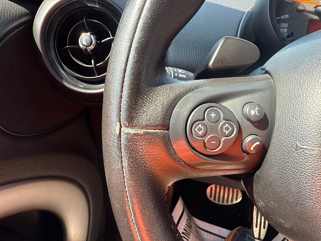 2016 MINI Cooper Image 18
