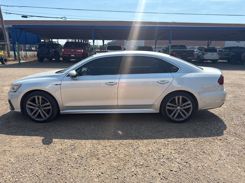 2019 Volkswagen Passat Image 16