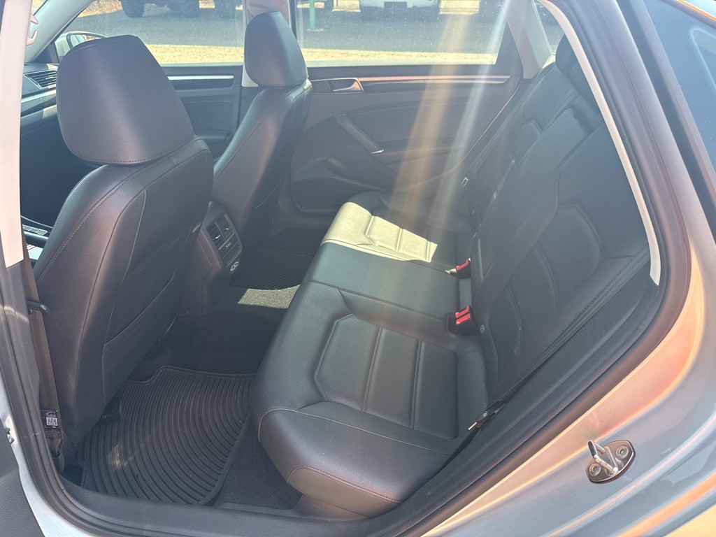 2019 Volkswagen Passat Image 17
