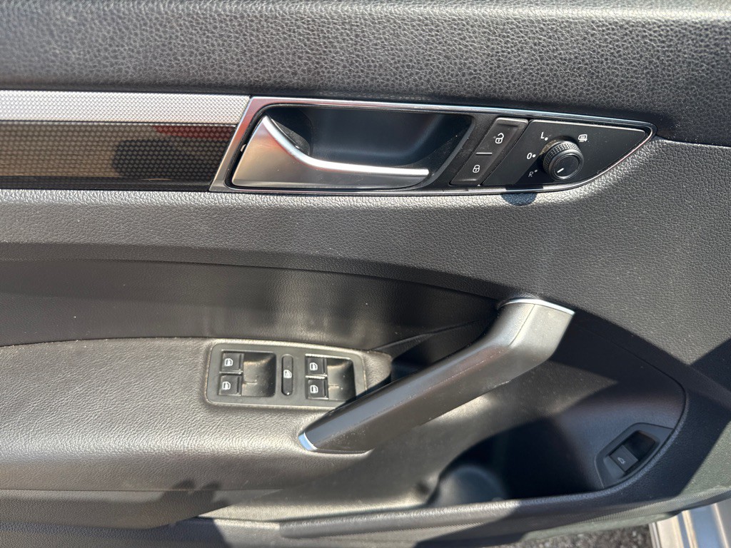 2019 Volkswagen Passat Image 18