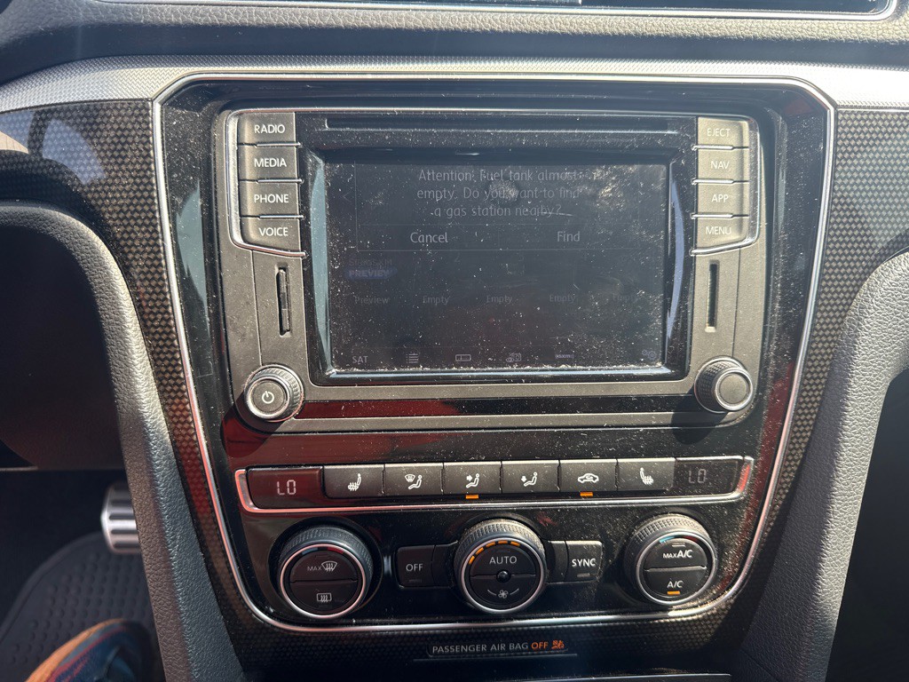 2019 Volkswagen Passat Image 27