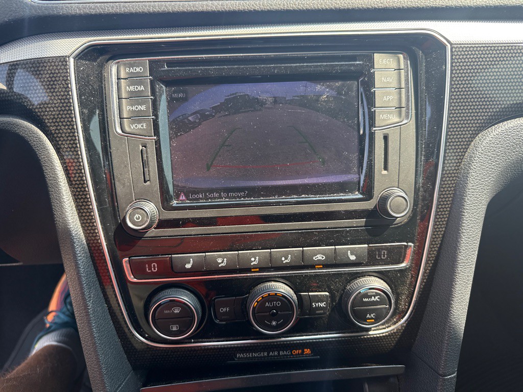 2019 Volkswagen Passat Image 28