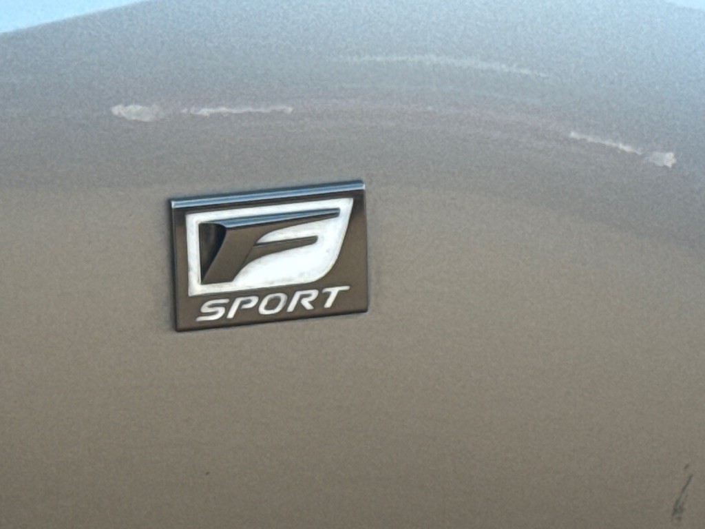 2015 Lexus RC Image 9
