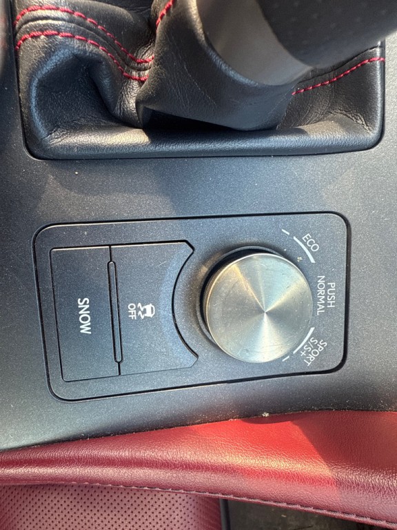 2015 Lexus RC Image 39