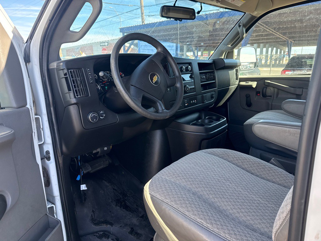 2018 Chevrolet Express Image 12